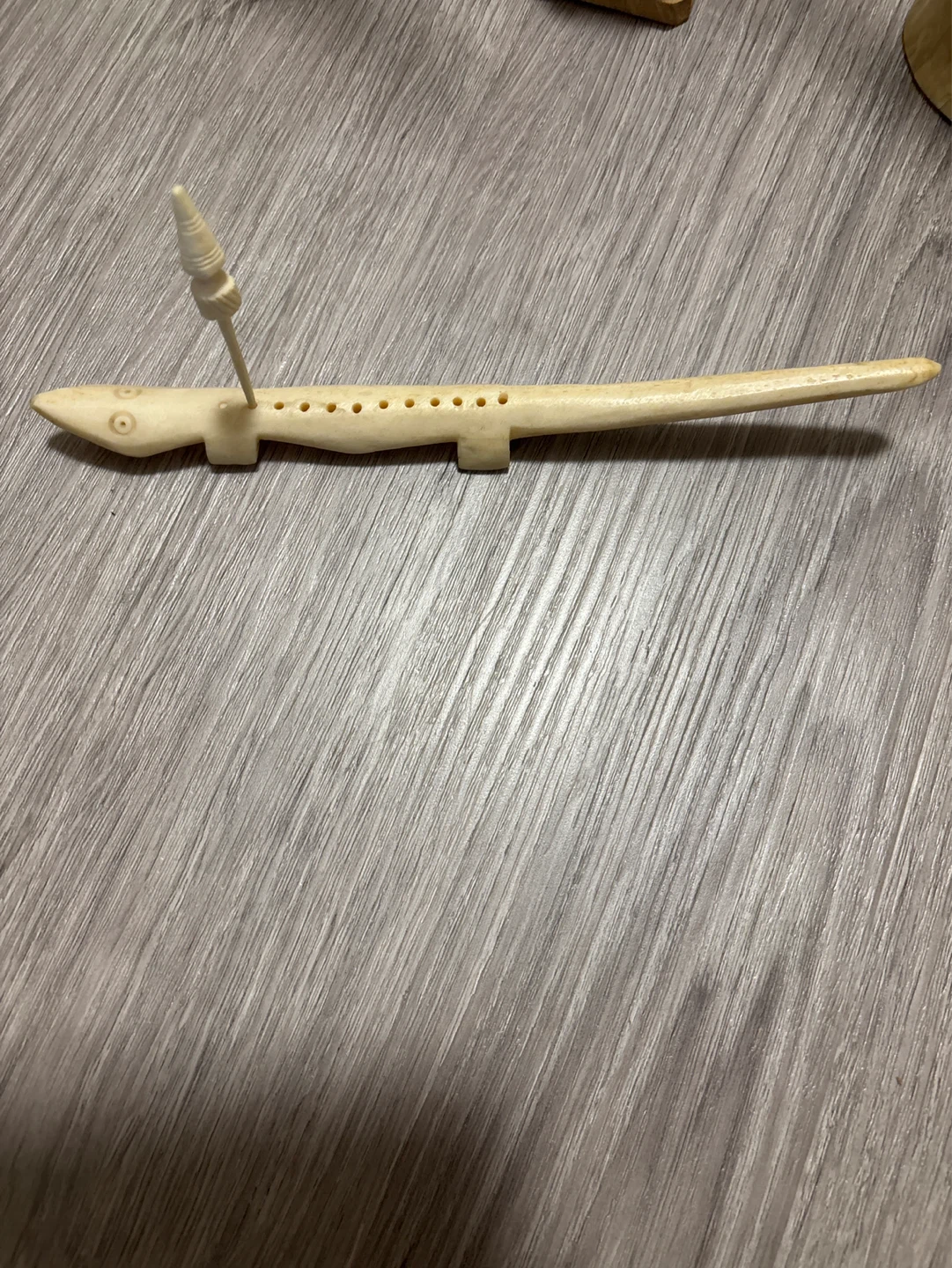 Detailed cranes, Carved Wooden Alligator Figurine - photo 3