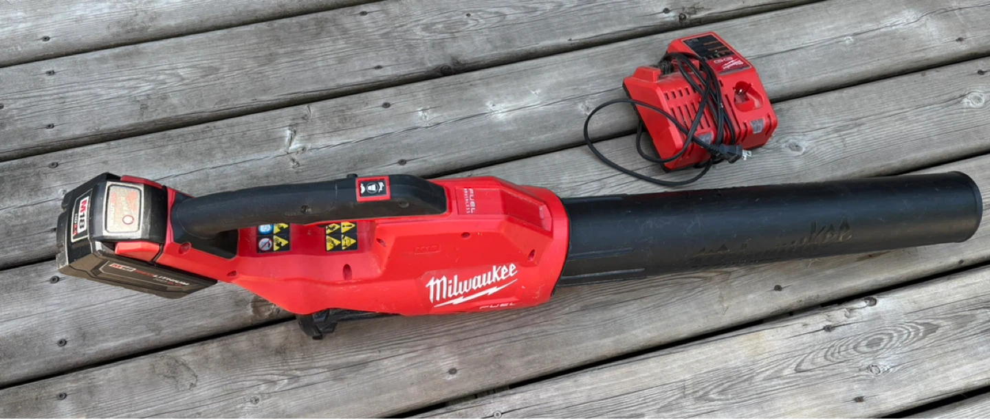 Milwaukee M18 FUEL Leaf Blower with Charger - photo 3