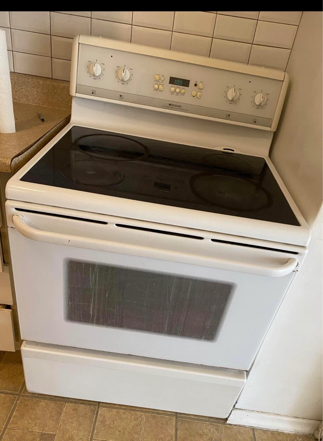 Frigidaire Electric Stove with Oven - photo 3