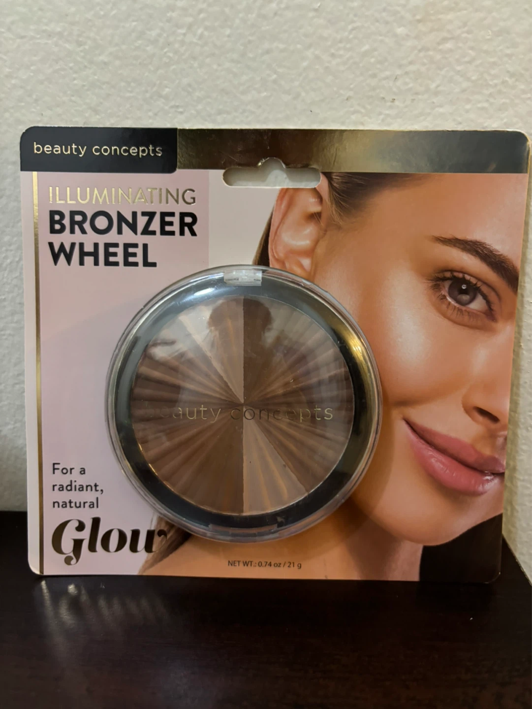 NEW-Beauty Concepts Illuminating Bronzer Wheel