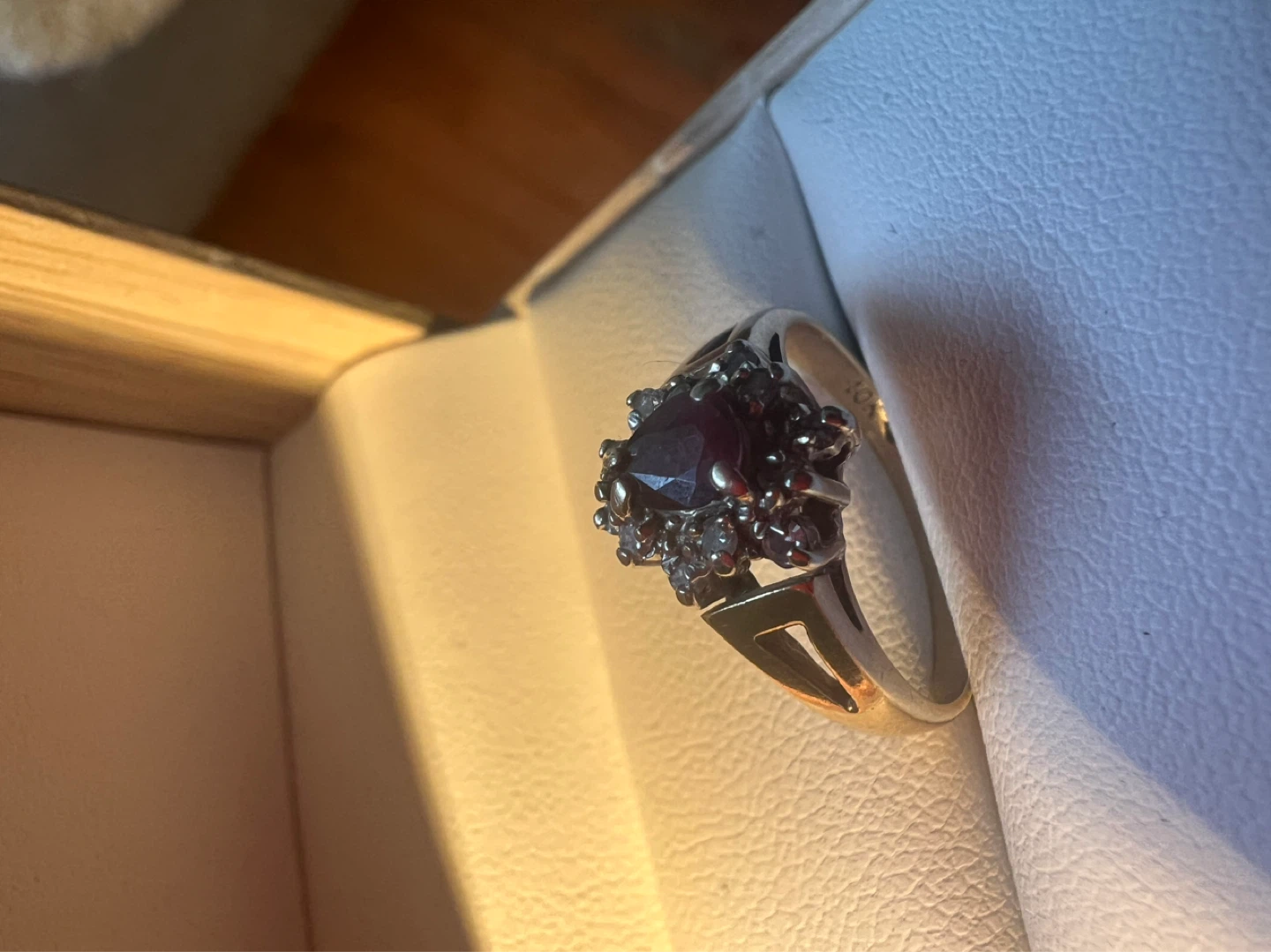 10 k Gold Ring with Ruby and Diamonds - photo 3