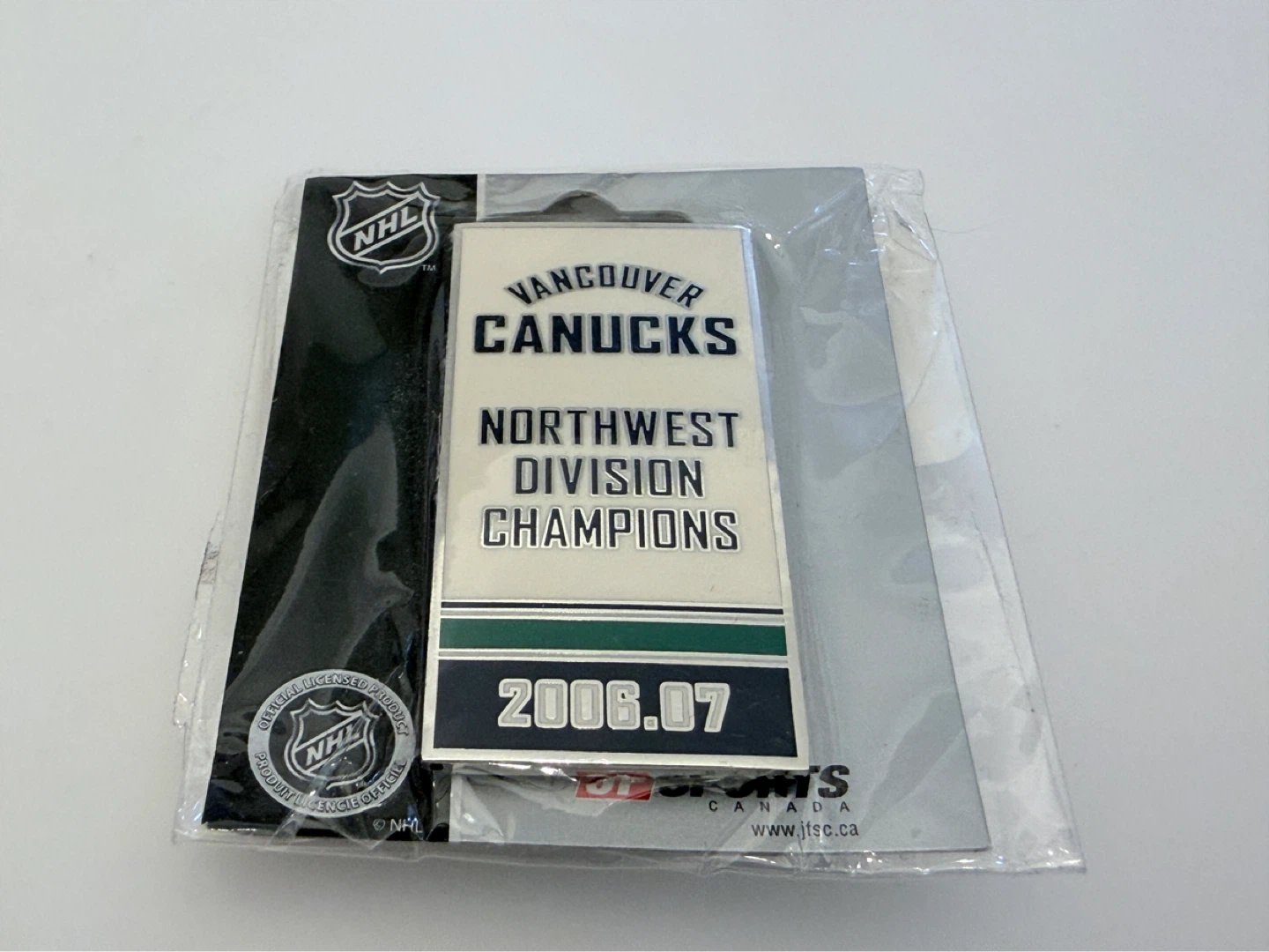 Vancouver Canucks Northwest Division Champions 06/07 Pin NEW