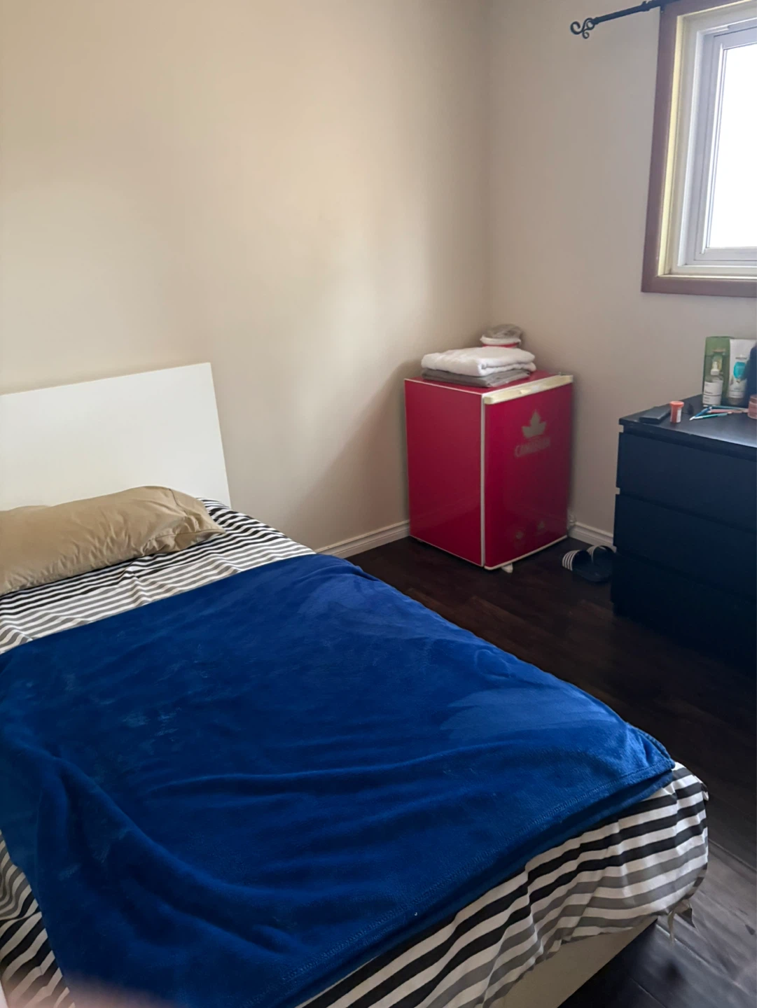 Room for rent near UW/WLU - photo 2