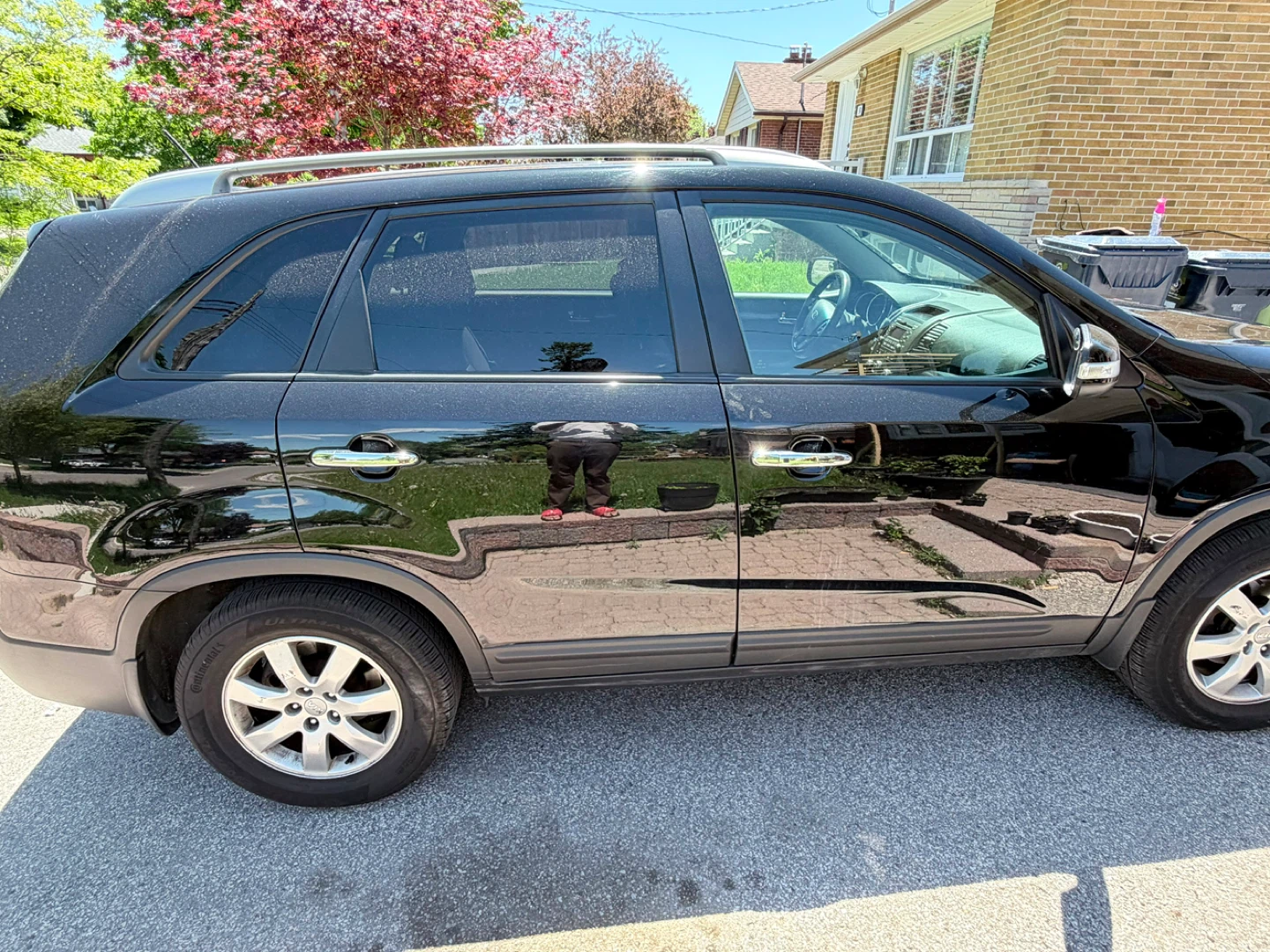 Black Kia Sorento SUV - photo 2