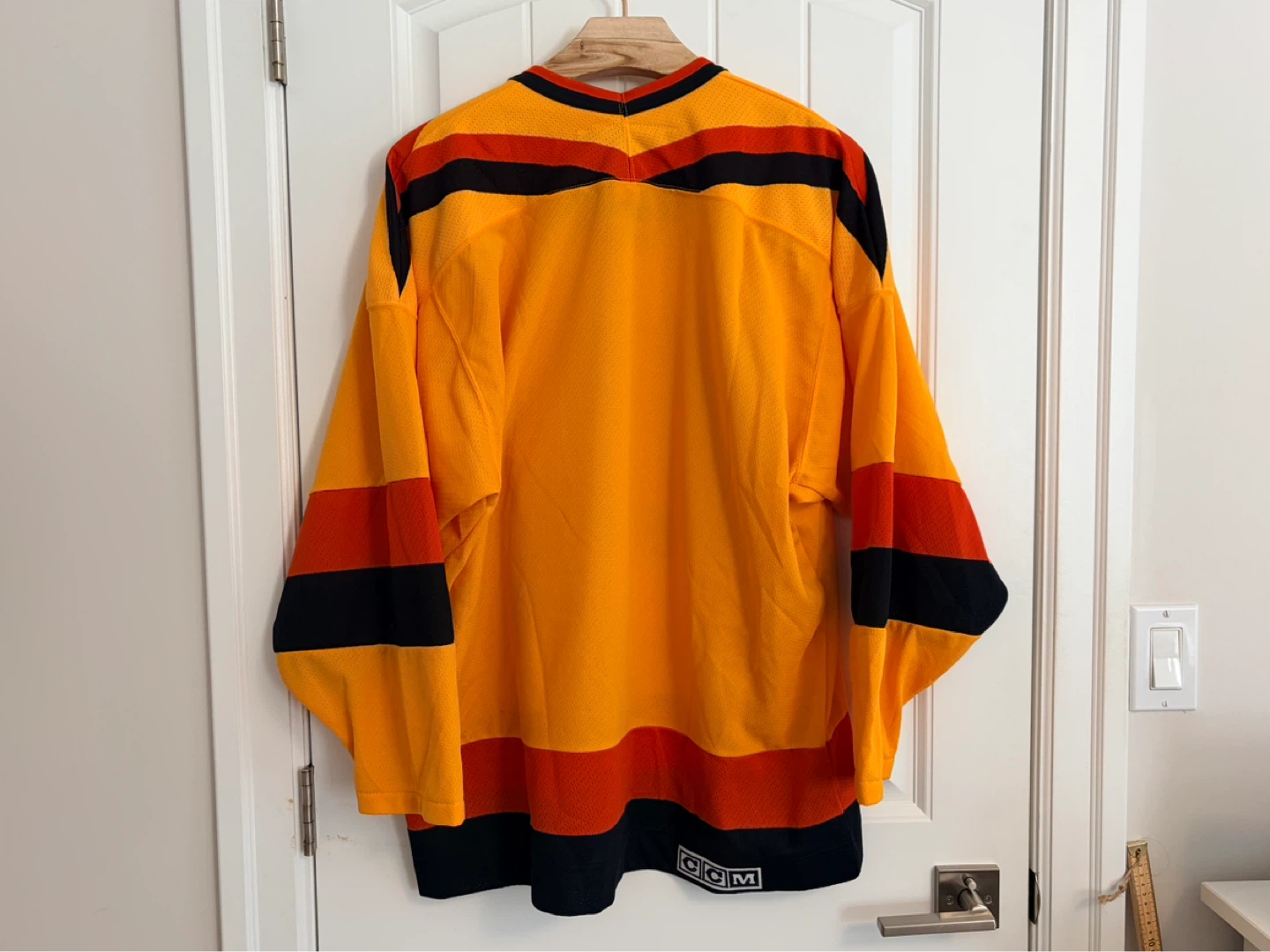 Authentic CCM Canucks Vintage Yellow Skate Jersey Large - photo 4