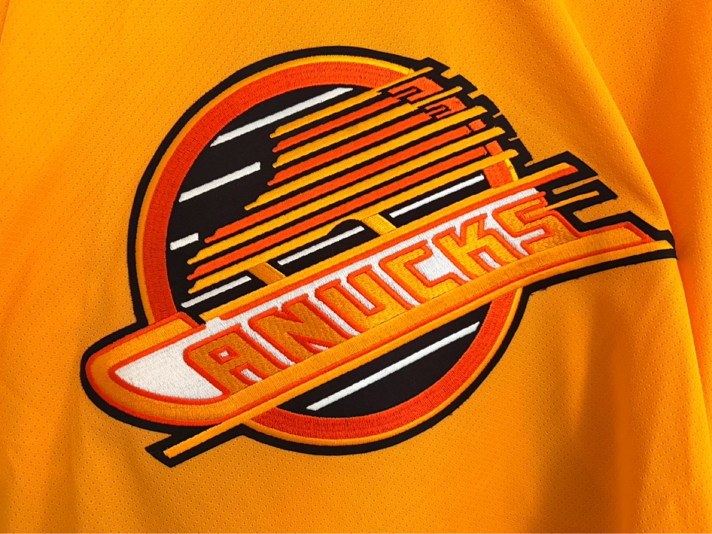 Authentic CCM Canucks Vintage Yellow Skate Jersey Large - photo 2