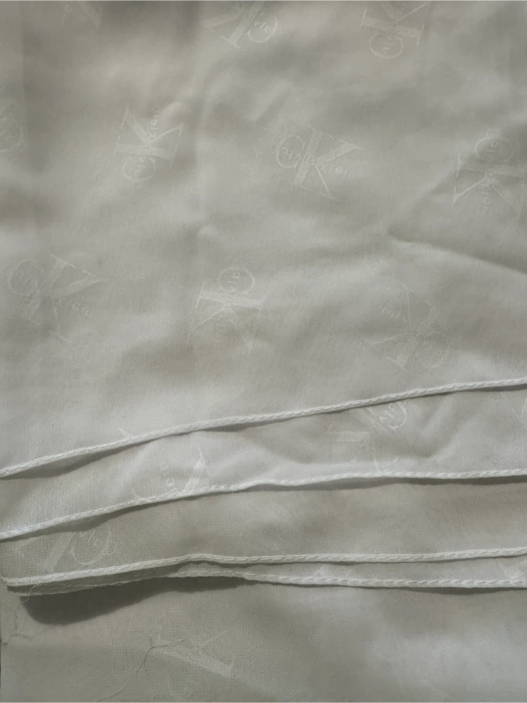 Calvin Klein big square White head scarf - photo 2