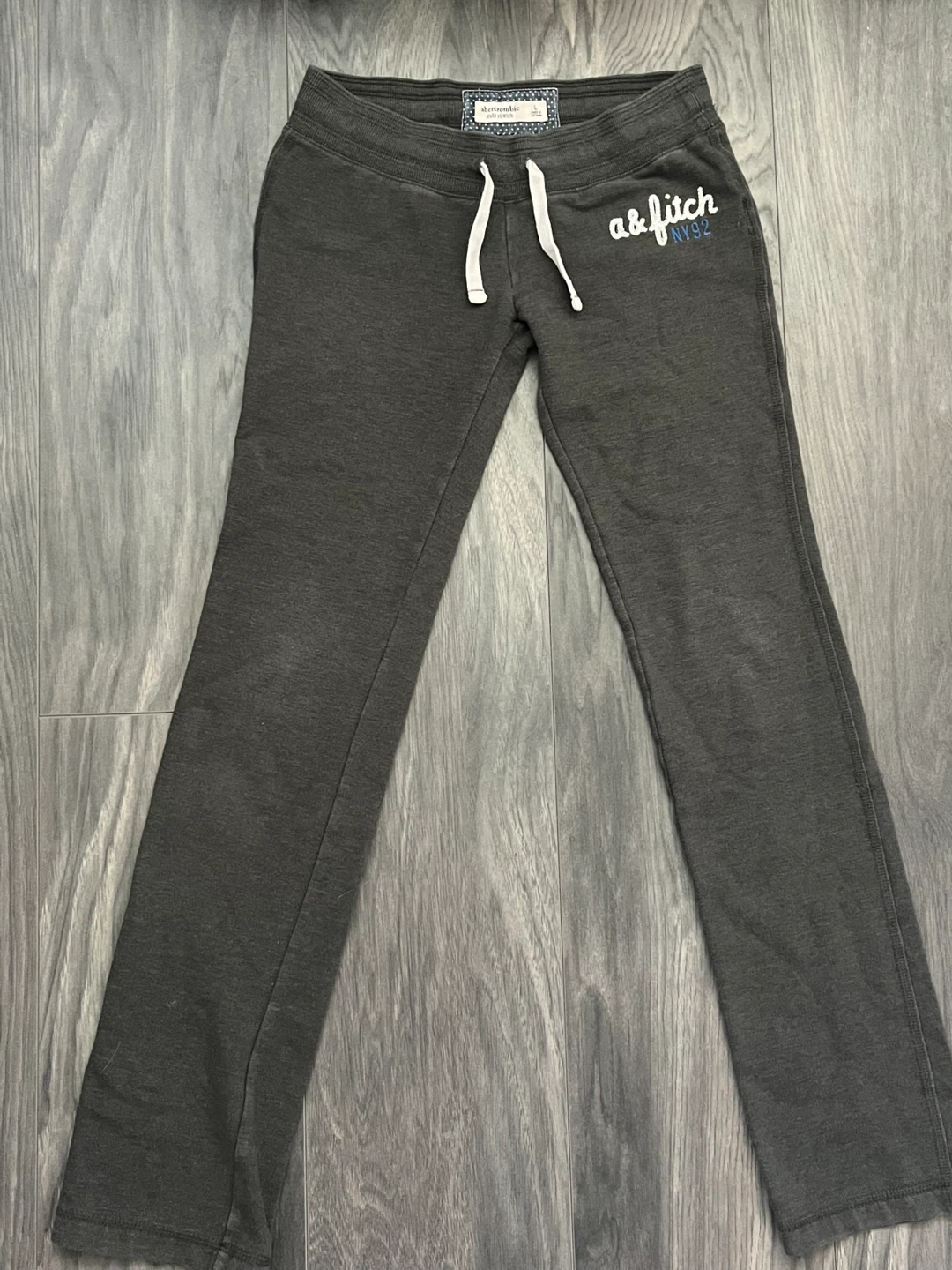 Abercrombie & Fitch Vintage Low-Rise Gray Sweatpants | Women