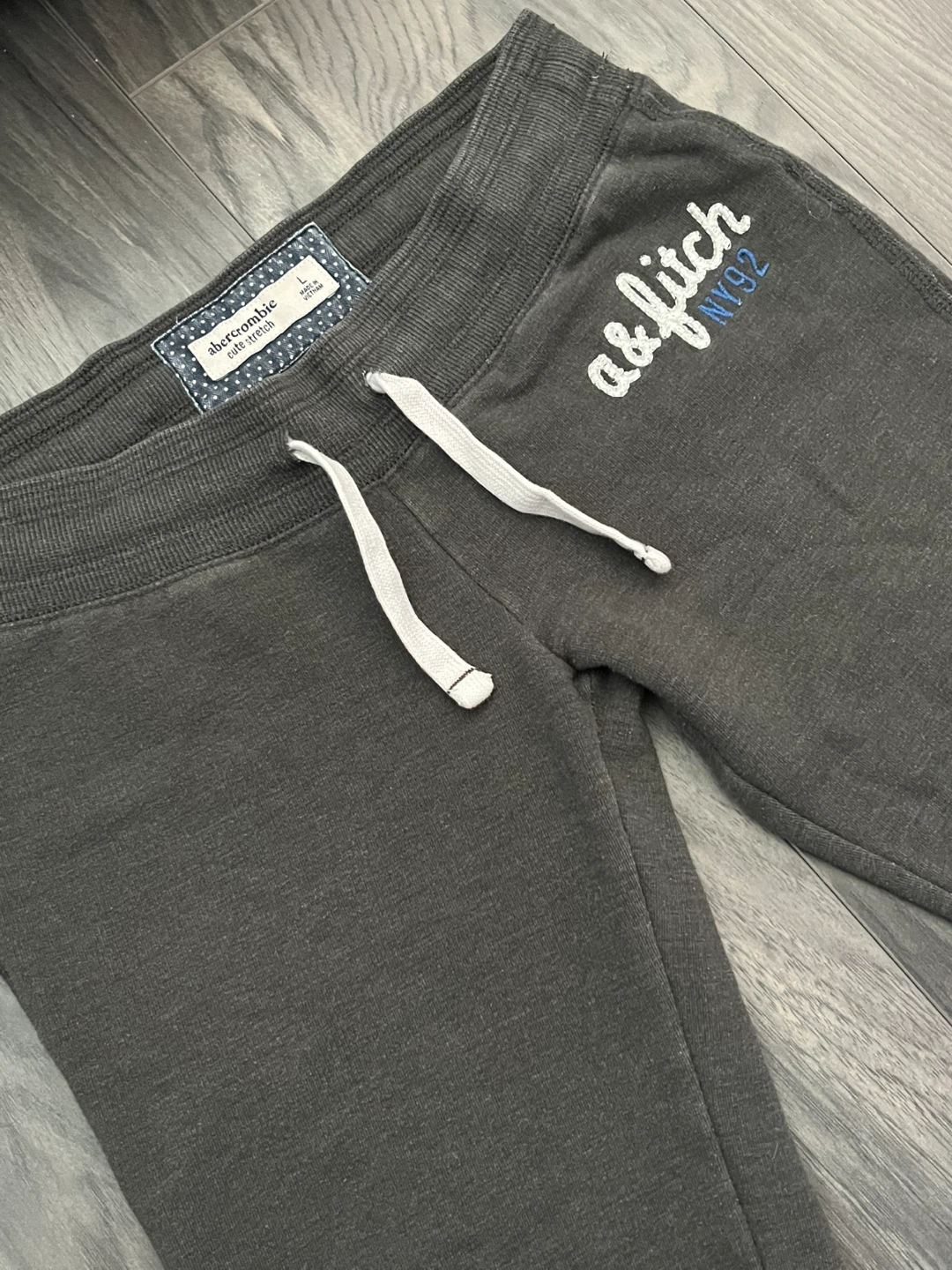 Abercrombie & Fitch Vintage Low-Rise Gray Sweatpants | Women - photo 2