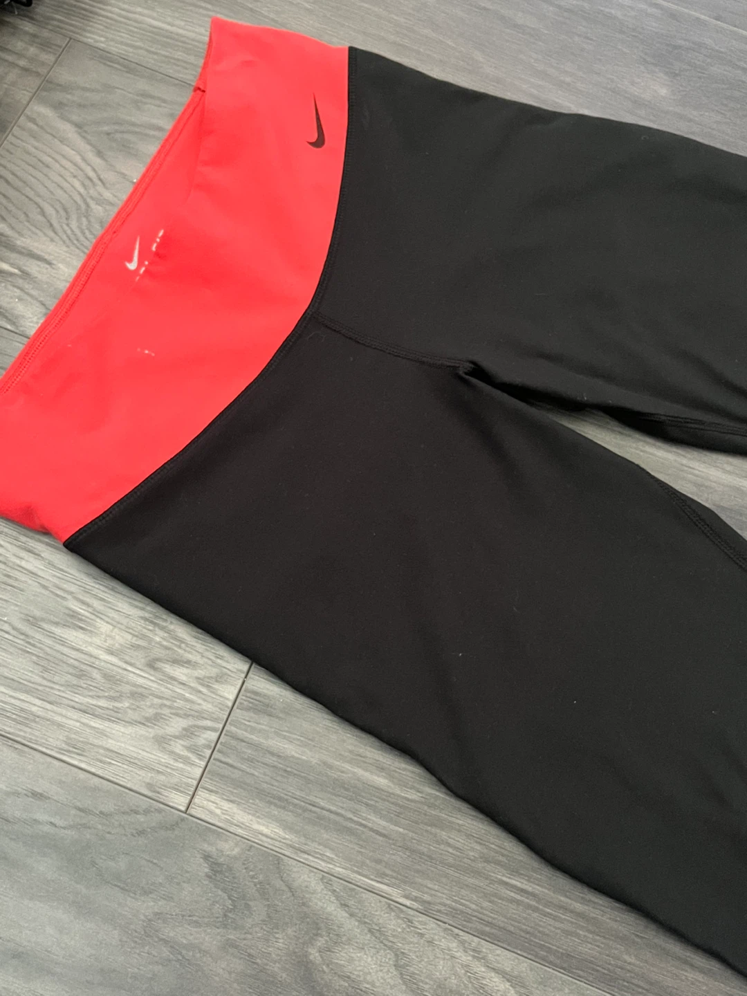 Nike Black & Red Legging Capris | Women - photo 2