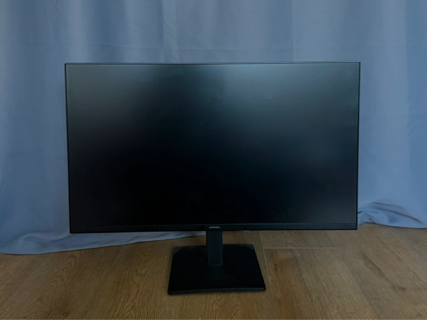 Samsung 27” Monitor – Excellent Condition