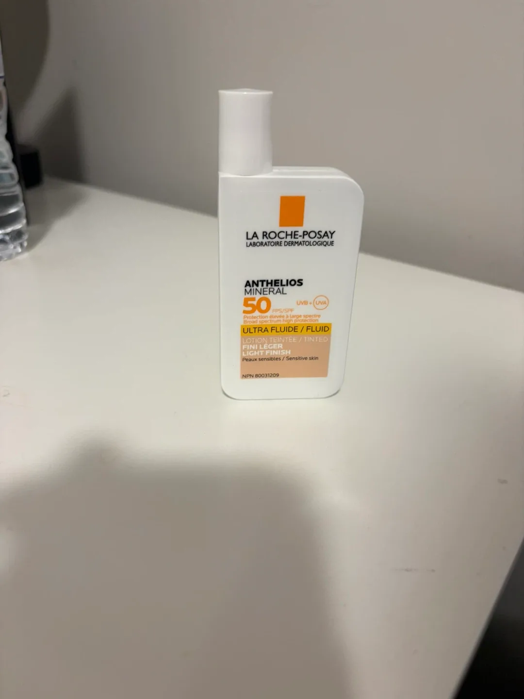 La Roche-Posay Anthelios Mineral SPF 50 Tinted Sunscreen - photo 3