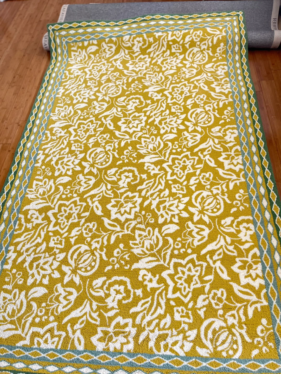 Brand new MOMENI Rug ( for inside and outside)