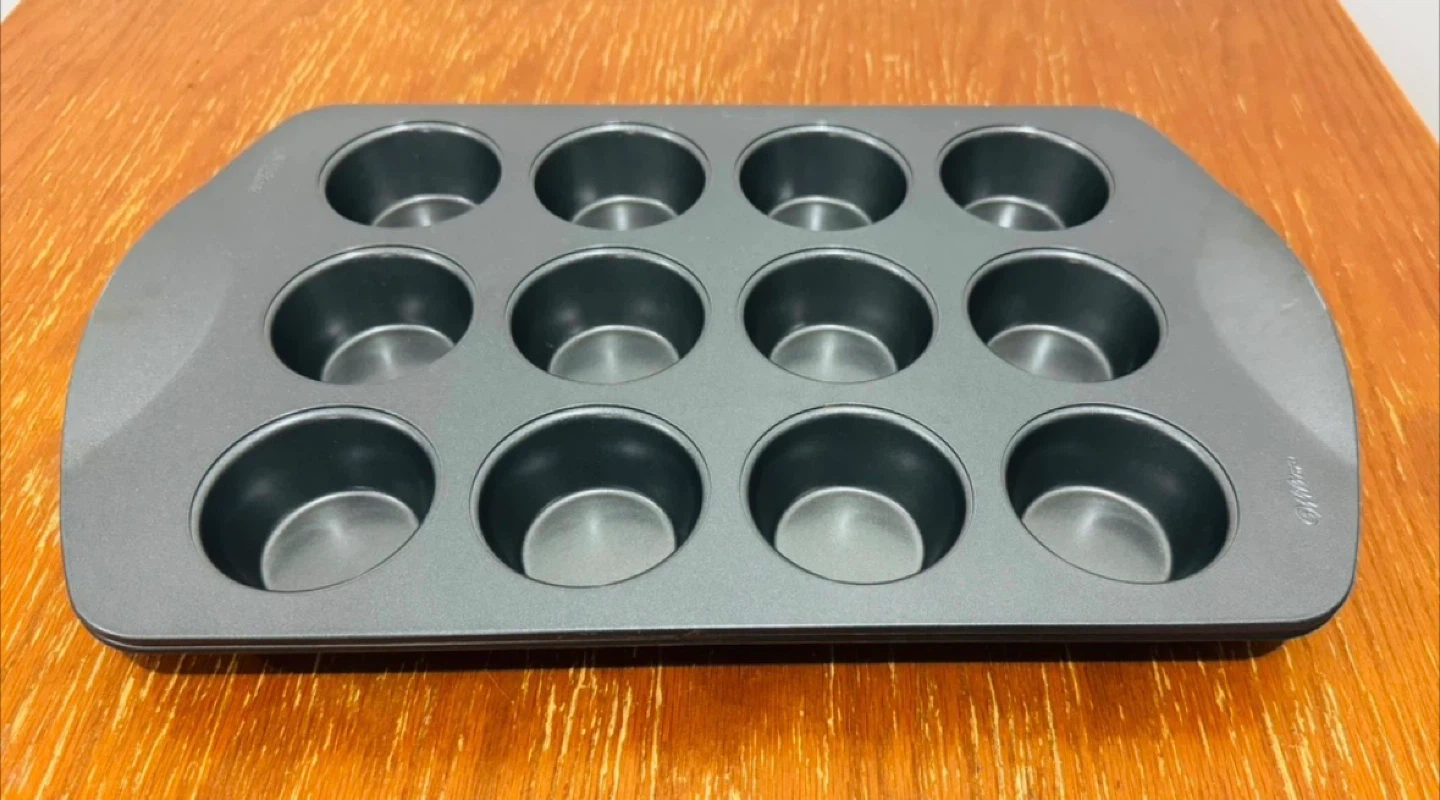 Wilton 12-Cup Muffin Pan - photo 2