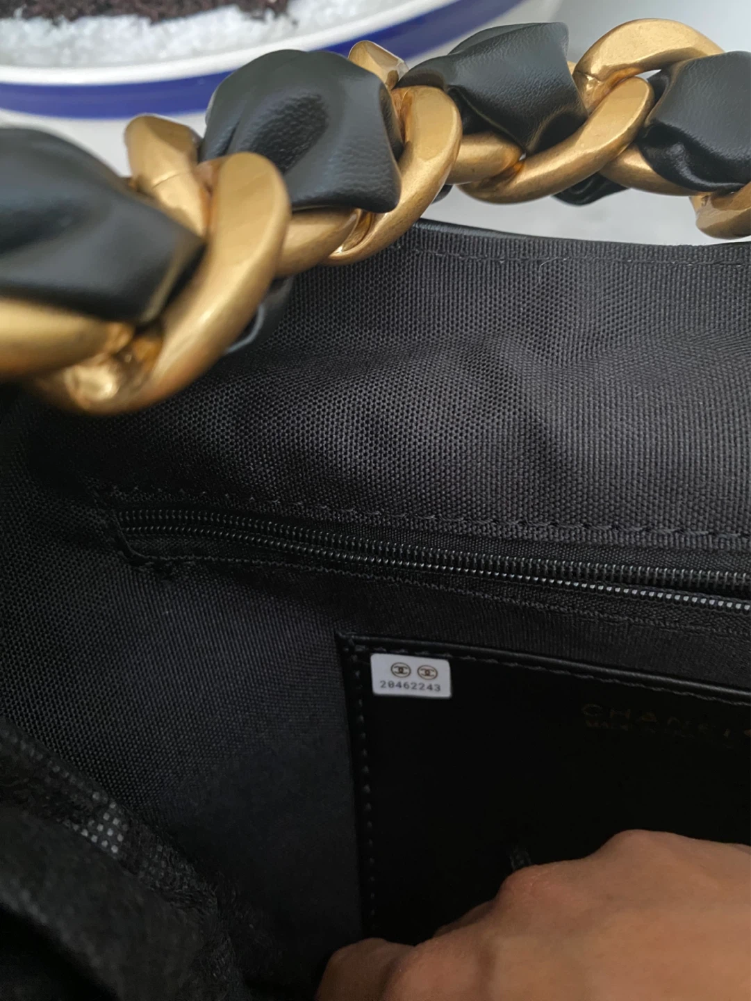 Chanel Black Quilted Lambskin Leather Shoulder Bag - photo 4