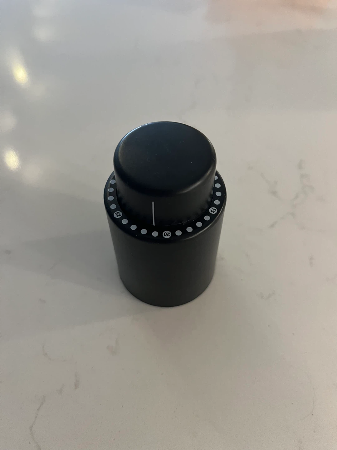 Black Wine stopper - vacuum seal