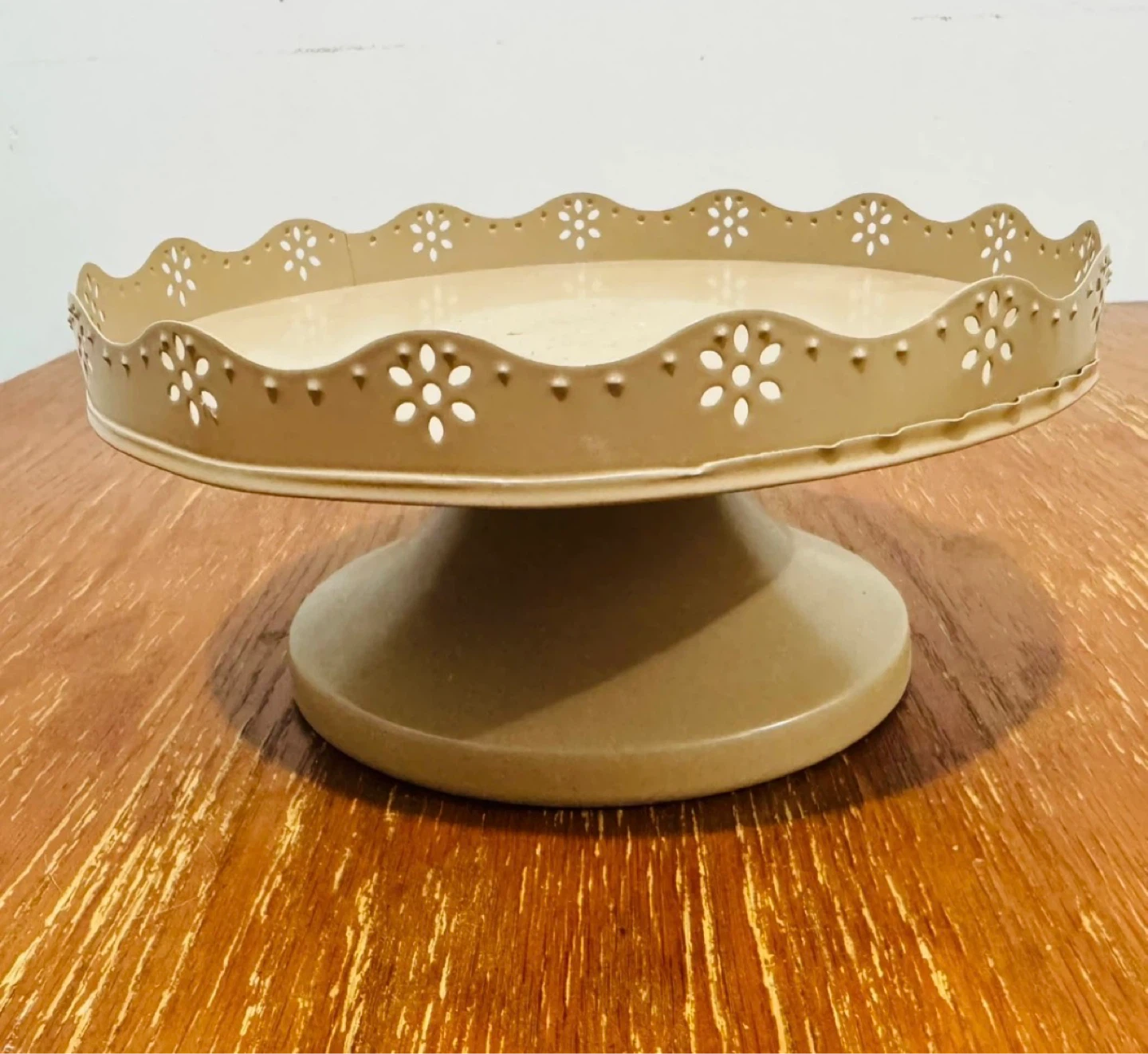 Light Brown Cake Stand