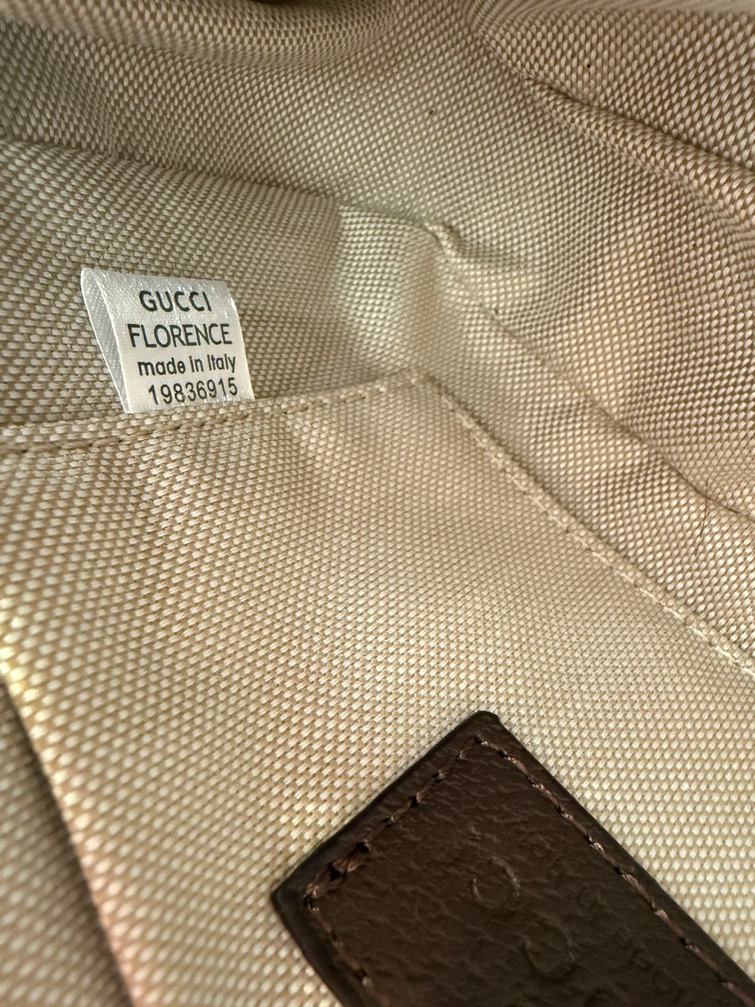 Gucci Shoulder Bag - photo 3