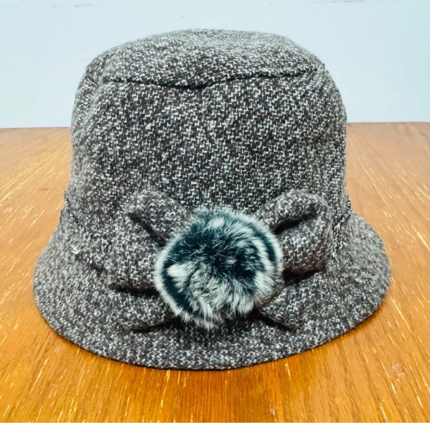 Brown hat with bow and pom - photo 2