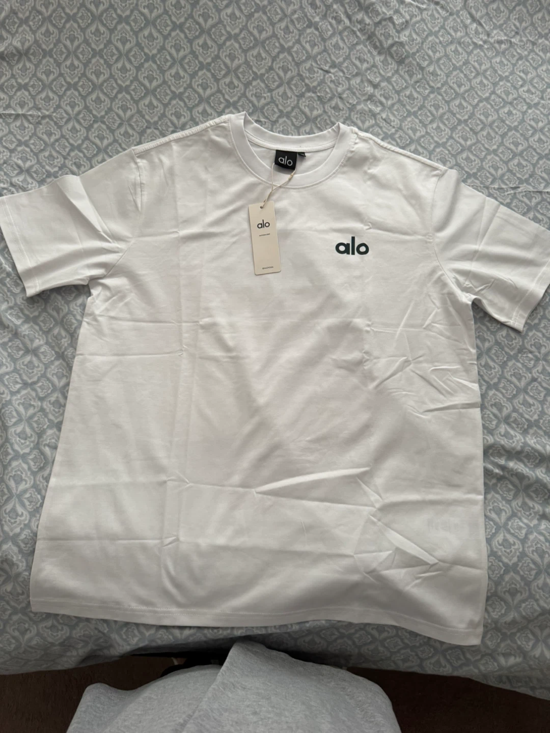 Alo Yoga White T-Shirt M-L slim fit. - photo 2