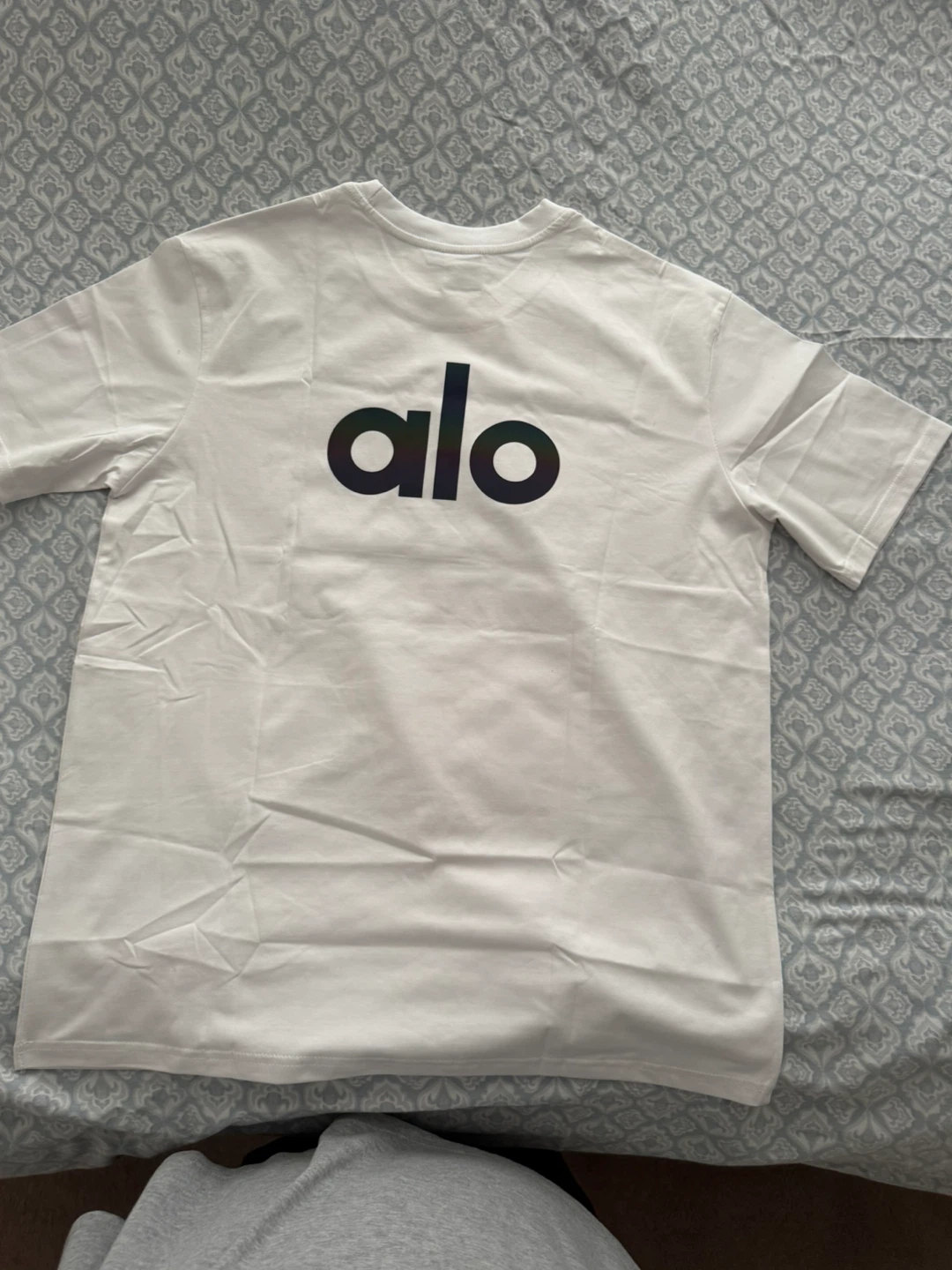 Alo Yoga White T-Shirt M-L slim fit.