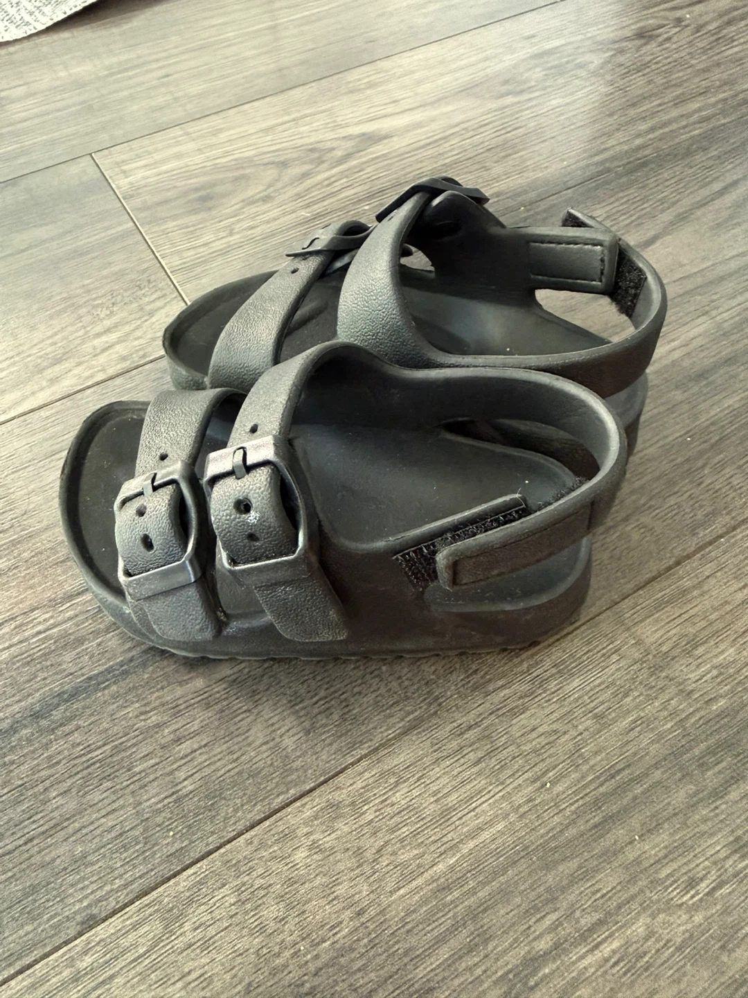 Baby Black Sandals Size 5-6 - photo 2