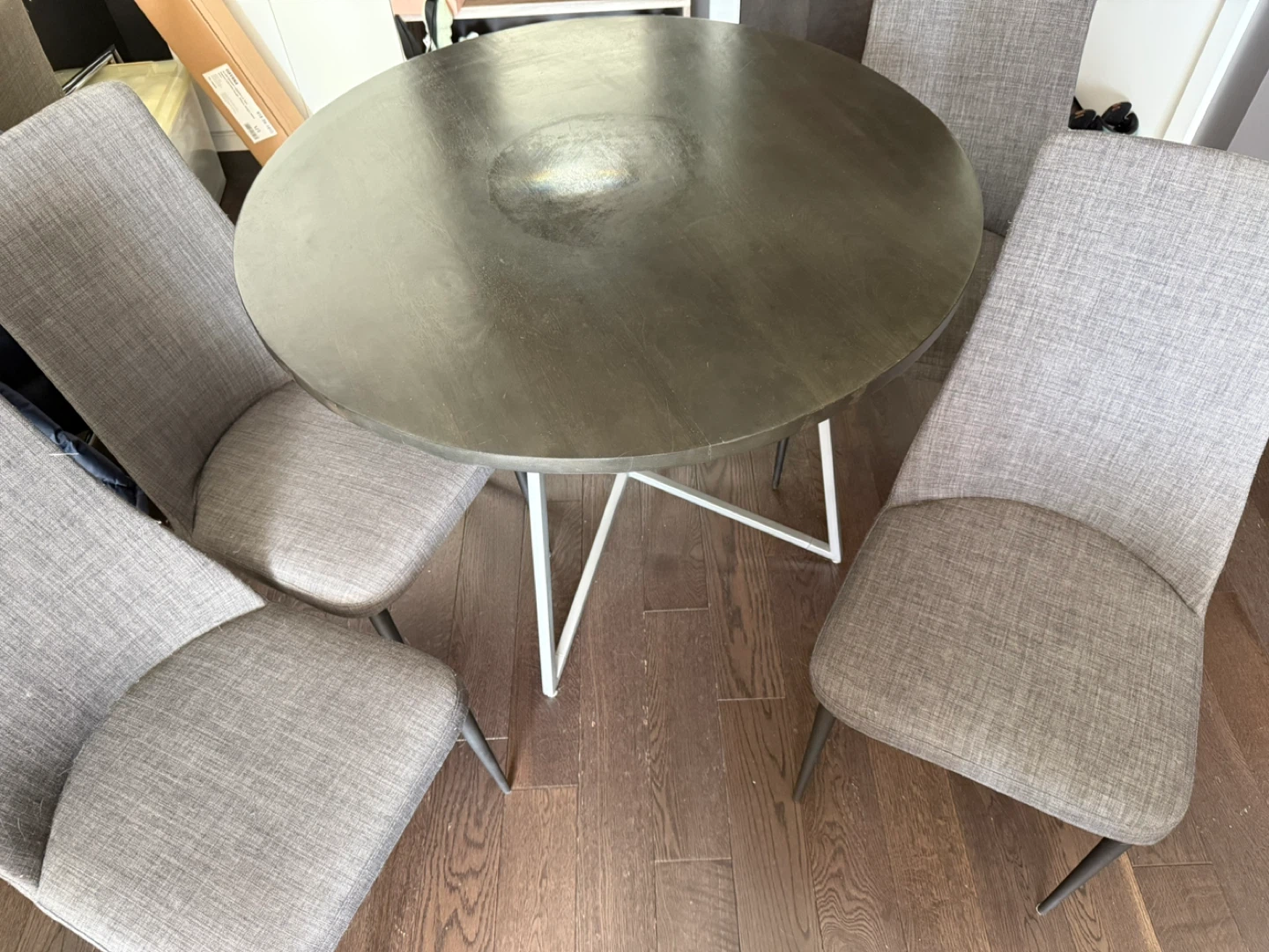 Round Dining Table with 4 Chairs