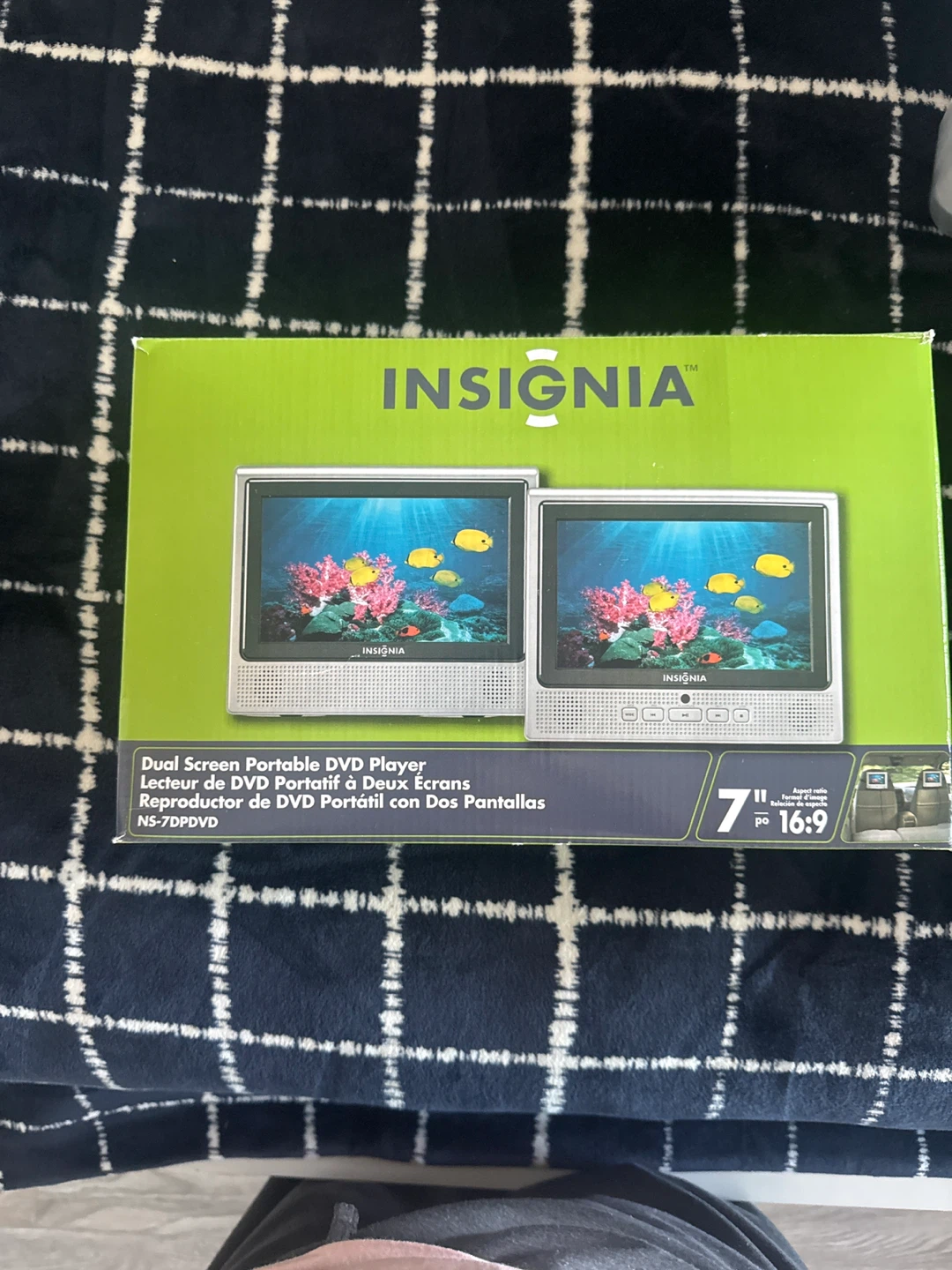 Insignia Dual Screen 7" Portable DVD Player N5-7DPDVD
