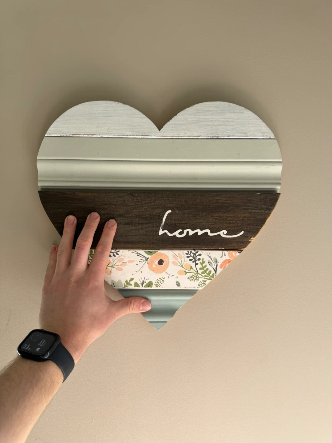 Heart-shaped 'Home' Wall Decor - photo 3
