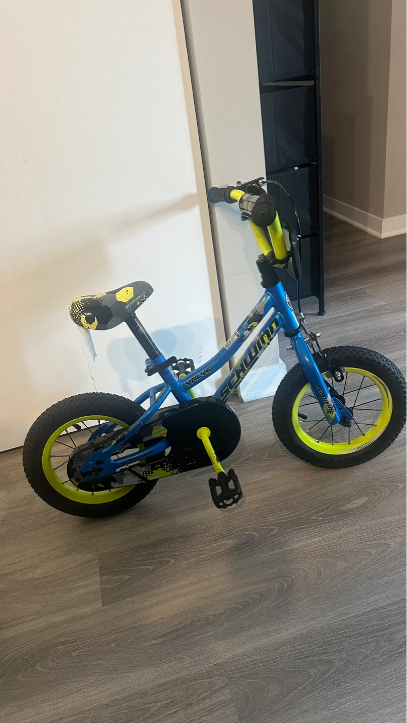 Kids Bike (Ages 3–6) with Training Wheels