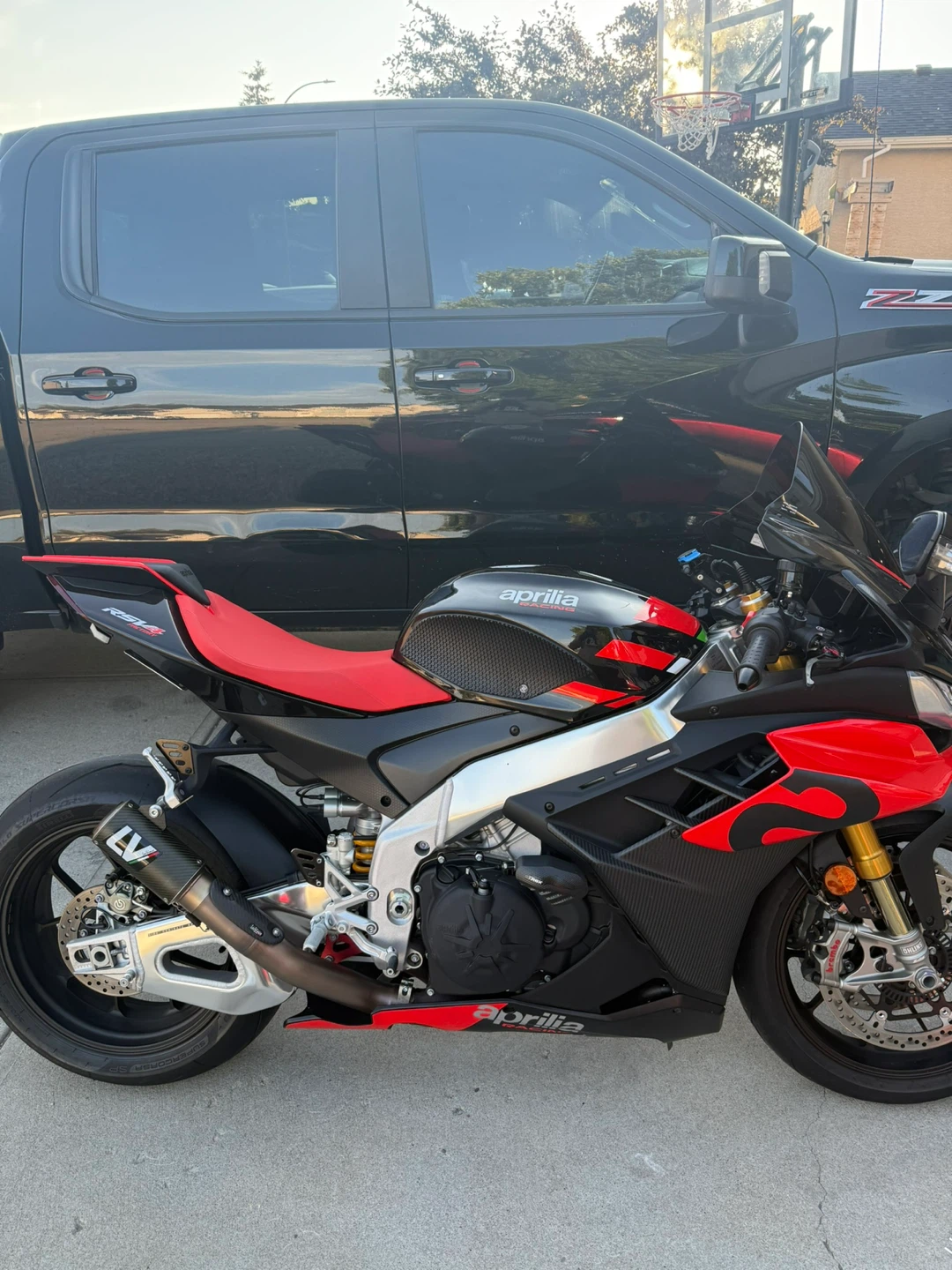 2022 Aprilia rsv4 factory - photo 4