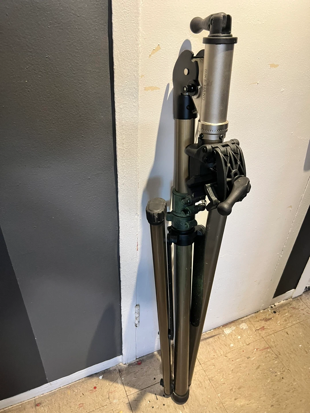 Bike repair stand
