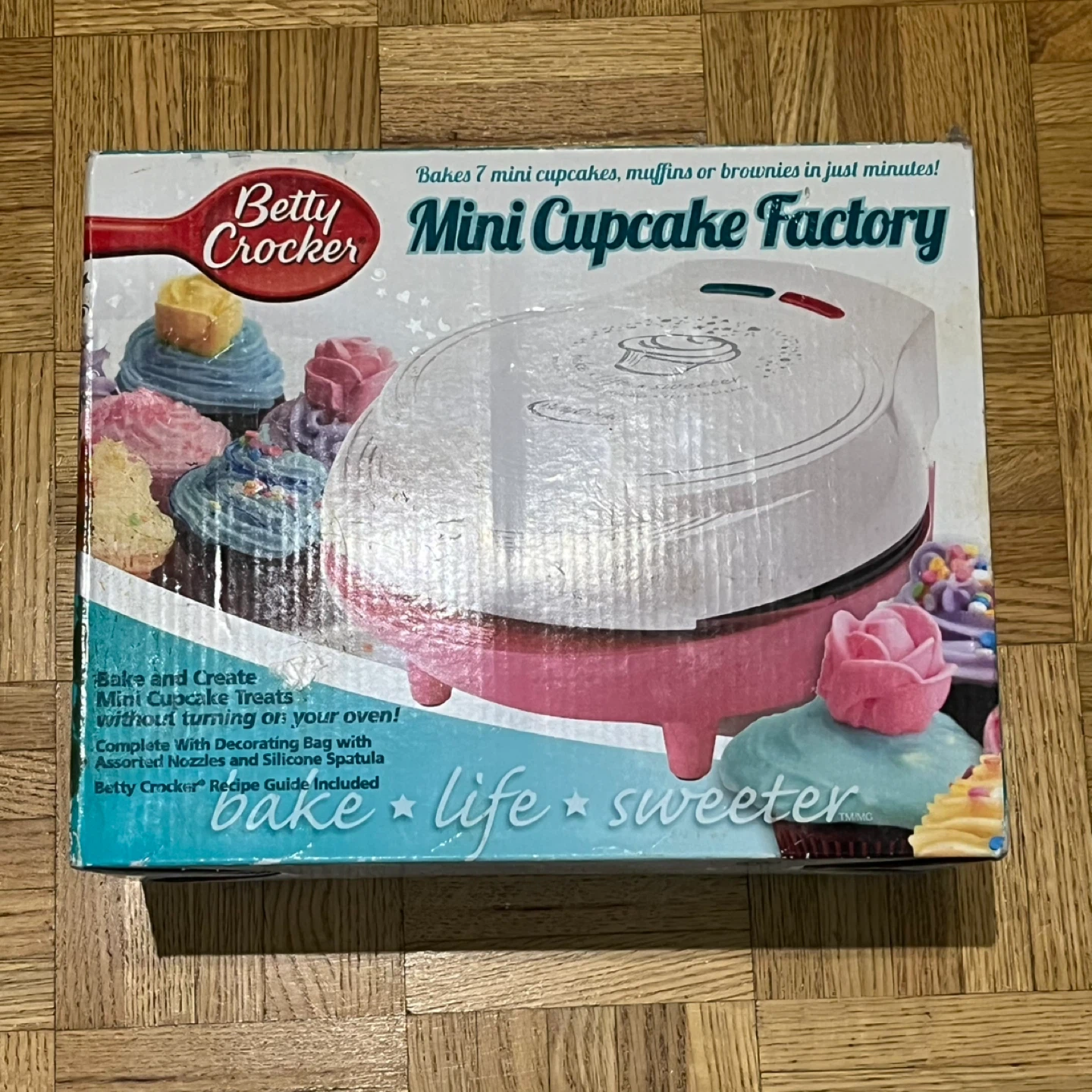 Betty Crocker Mini Cupcake Factory