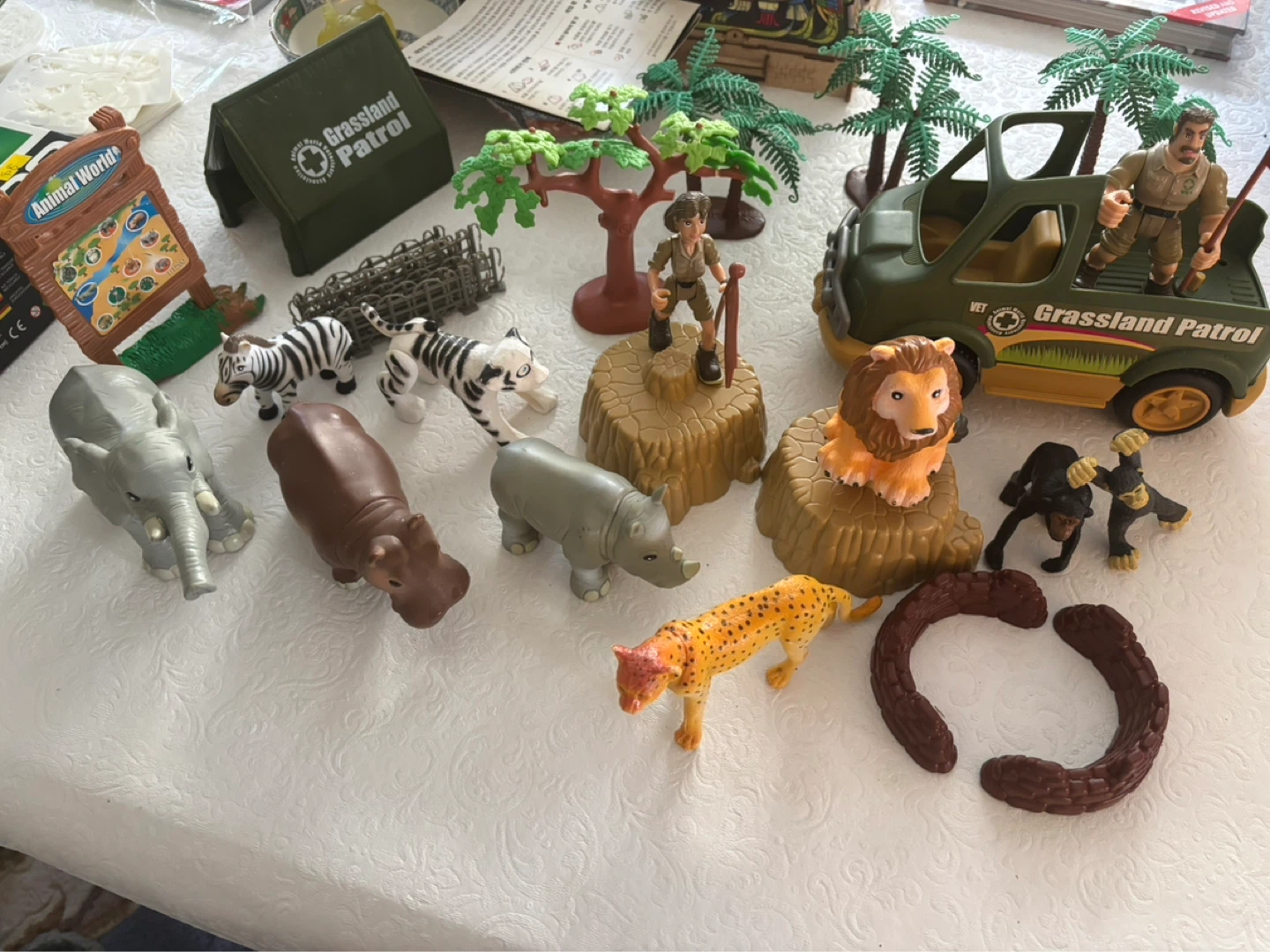 Animal World "Grassland Patrol" Toy Set - photo 2