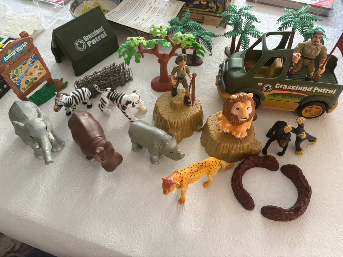 Animal World "Grassland Patrol" Toy Set