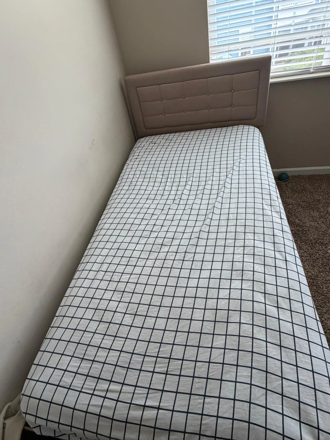 Twin bed with mattress - photo 3