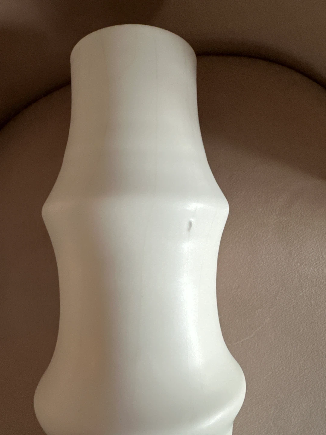White Ceramic Vase - photo 3