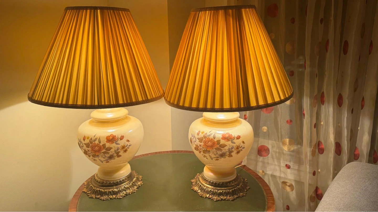 Pair of Vintage Table Lamps with Floral Design - photo 2