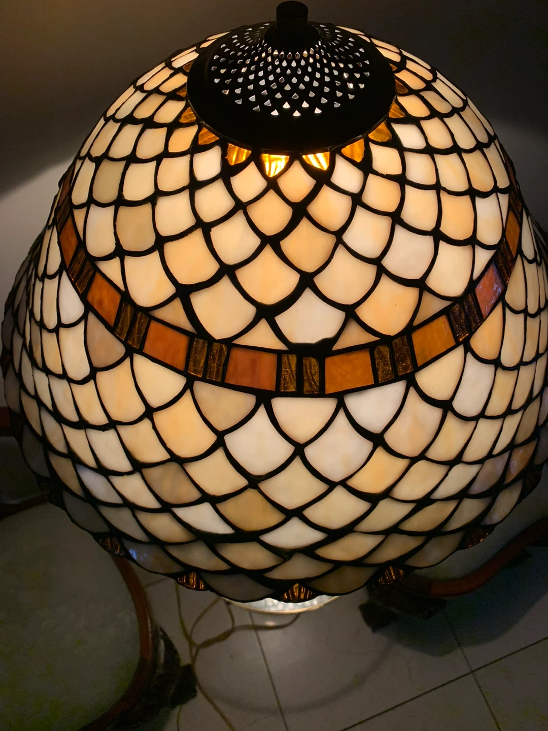 Tiffany Style Floor Lamp with Glass Shade and Side Table - photo 5