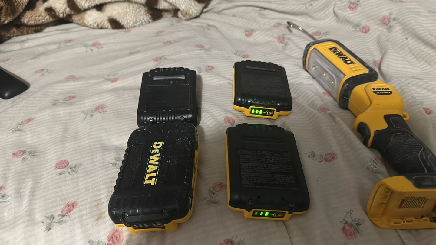 DEWALT 20V MAX Lithium Ion Battery Lot & Work Light