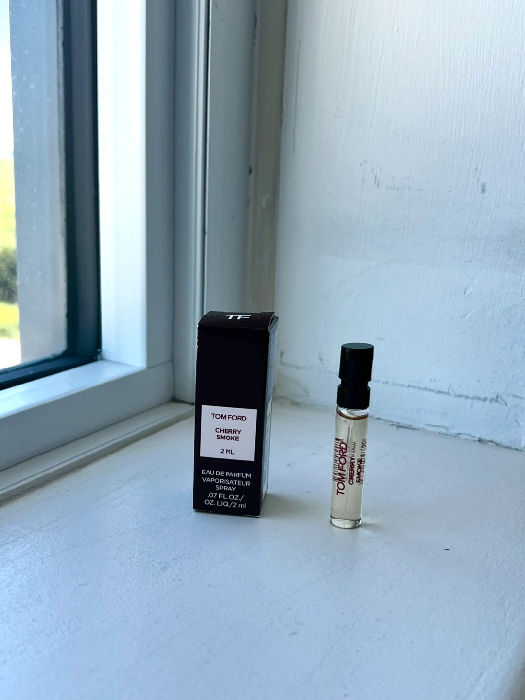 Tom Ford Cherry Smoke 🍒 Eau de Parfum Spray- 2 ml - photo 4