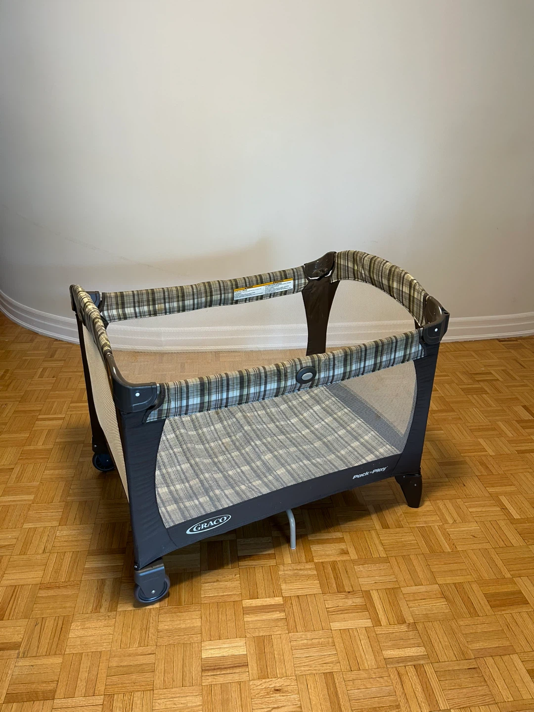 Graco high chai and Pack 'n Play Portable Playard - photo 5