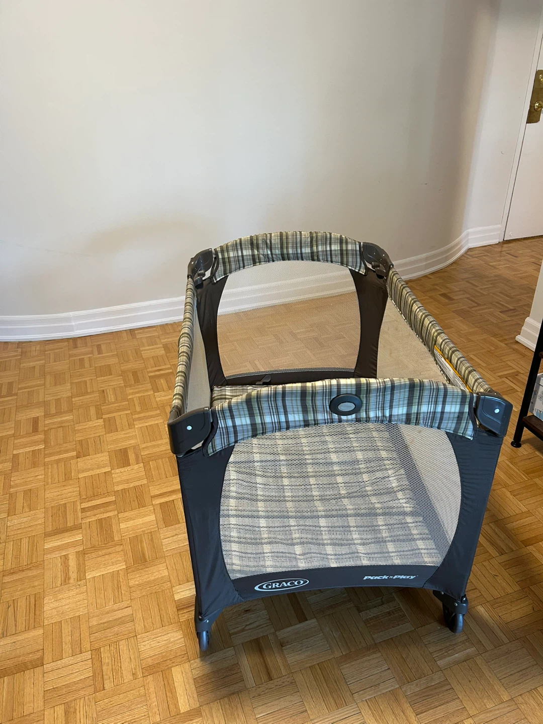 Graco high chai and Pack 'n Play Portable Playard - photo 4
