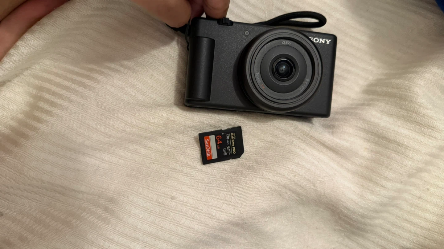 Sony ZV-1fDigital Camera with 64GB SanDisk SD Card