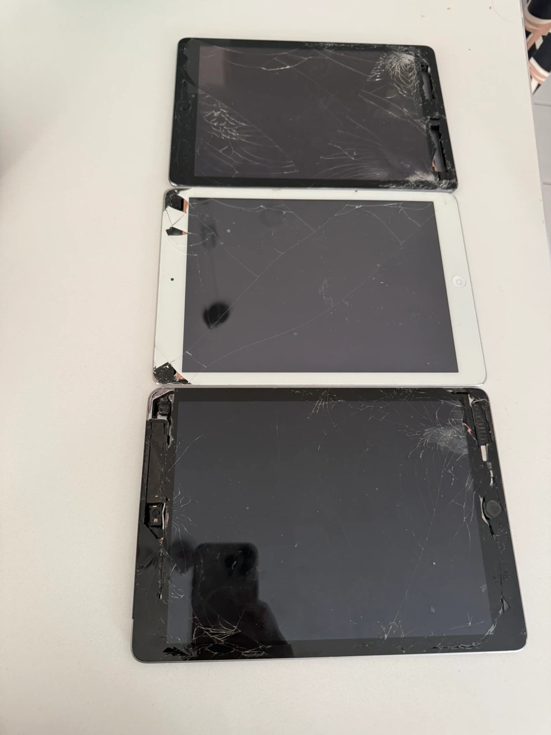 Apple iPad Air (MD788LL/A) - Damaged Screen - photo 2