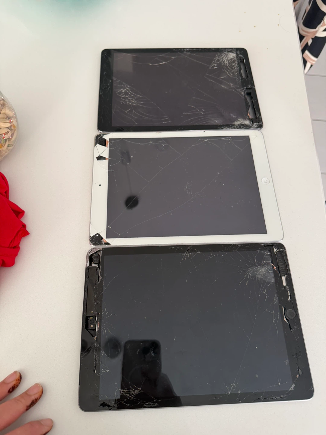 Apple iPad Air (MD788LL/A) - Damaged Screen
