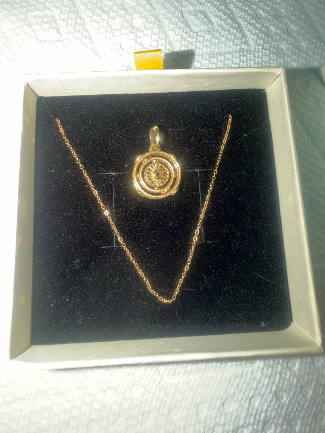 Pandora 18 k Gold plated pendant and chain necklace