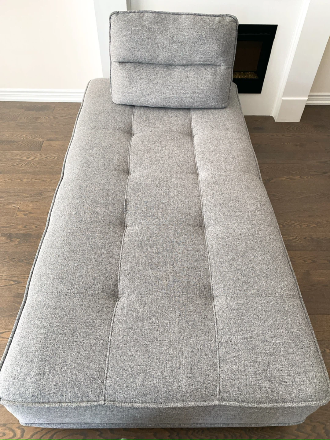 Grey upholstered daybed/sofa with two movable back cushions - photo 3