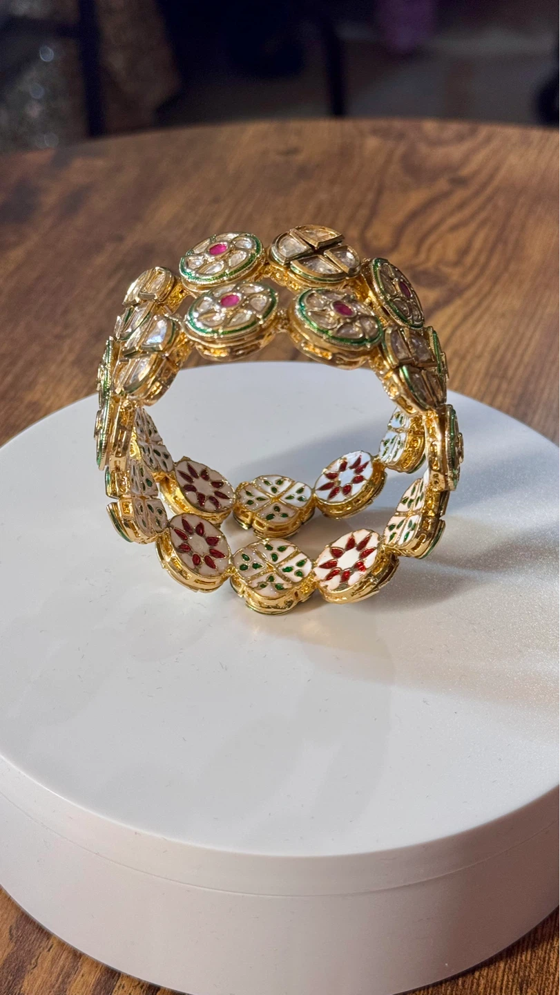 Gold Tone Bangle with Kundan and Enamel - photo 4
