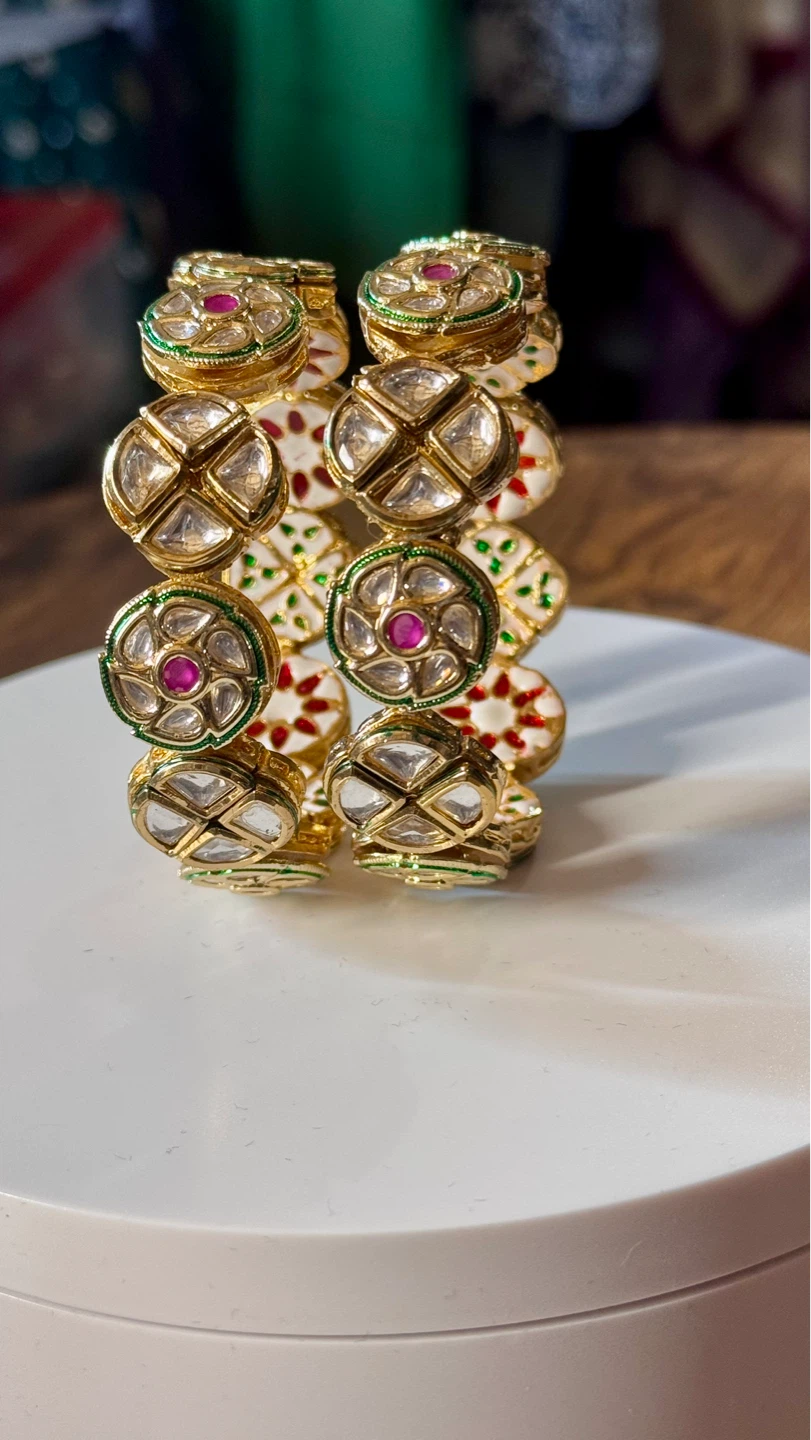 Gold Tone Bangle with Kundan and Enamel - photo 3